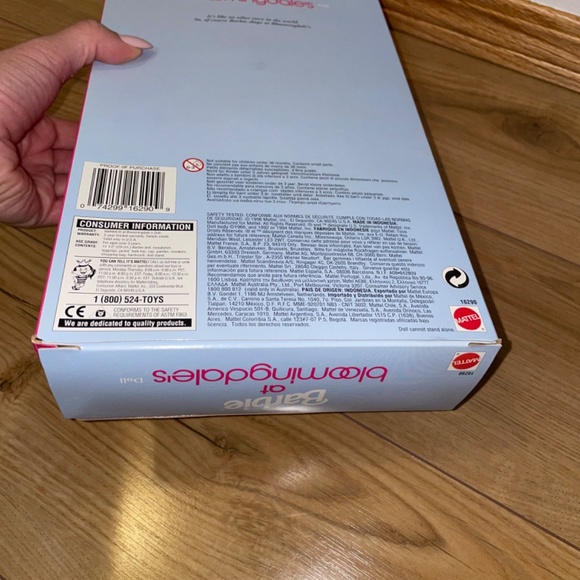 BARBIE - Bloomingdale’s Doll - Vintage 1996 Special Edition - MIB - Picture 11 of 12